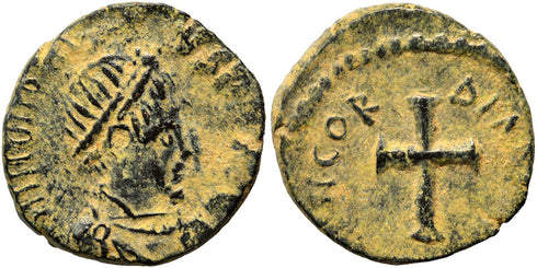 Ancient Roman coin of the Emperor Honorius - Minted in Constantinople - Christian Cross